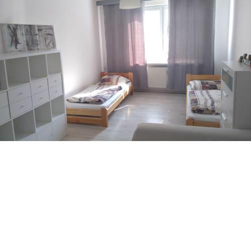 4 bedroom apartment with 6 beds Free parking, WIFI