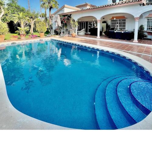 4 Bedroom Private Villa with Pool, walking distance to Amenities, El Paraiso