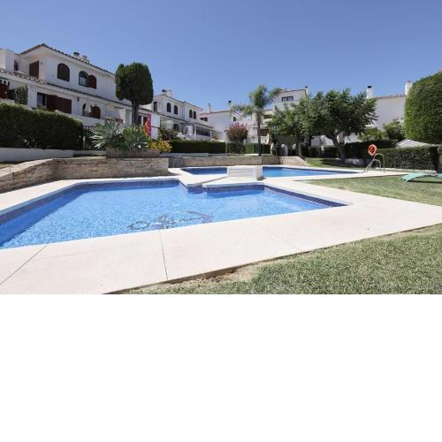 4 Bedroom Townhouse 200 meters from the Beach!