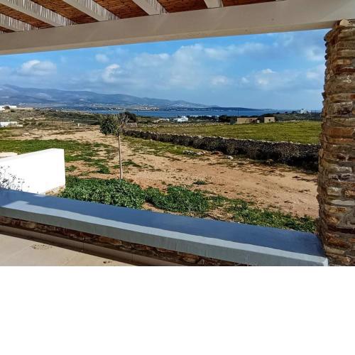 4 bedrooms appartement with sea view and enclosed garden at Antiparos 1 km away from the beach