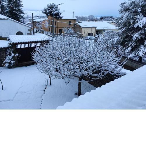 4 bedrooms house with enclosed garden and wifi at Navarredonda de Gredos