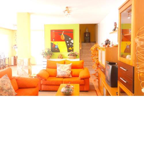 4 bedrooms house with enclosed garden at Touro