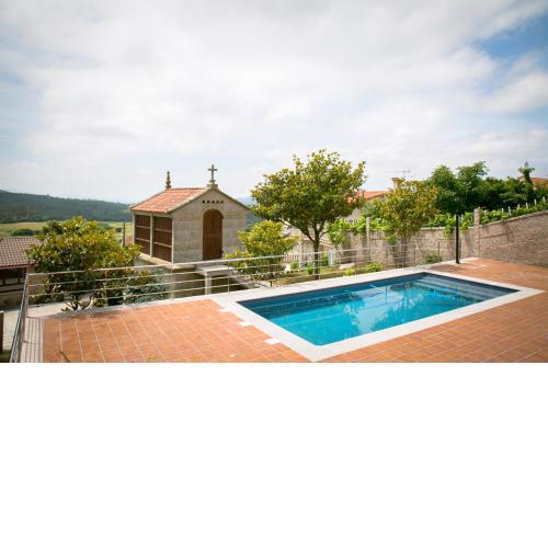 4 bedrooms house with private pool jacuzzi and enclosed garden at Cuntis