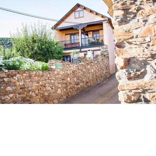 4 bedrooms house with wifi at Tedejo
