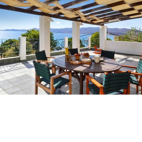 4 bedrooms villa at Karistos 10 m away from the beach with sea view enclosed garden and wifi