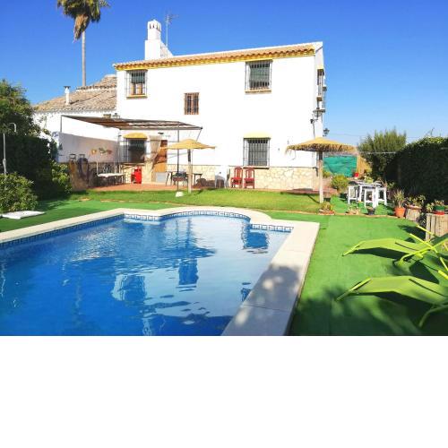 4 bedrooms villa with private pool enclosed garden and wifi at Antequera