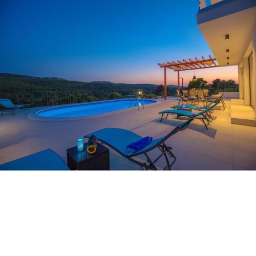 4 bedrooms villa with private pool enclosed garden and wifi at Donje Polje 5 km away from the beach