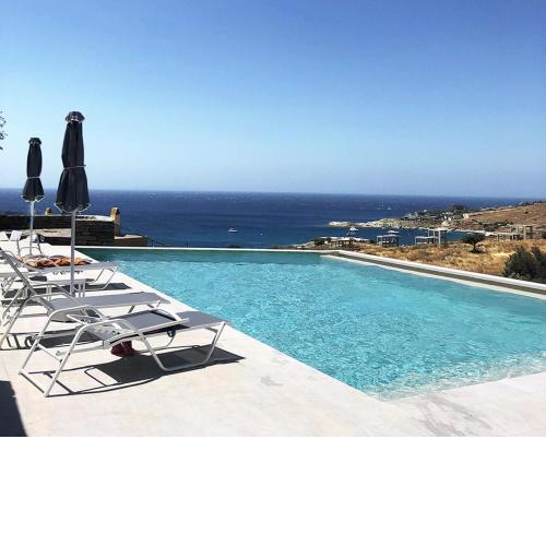4 maisonettes with a swimming pool and a sea view, in the area of Koundouros