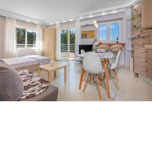 4. Sea view luxury suite for 4 in Rhodes centre!