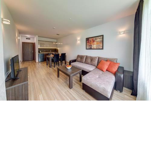 4 Seasons Apartment 535, Oak Residence