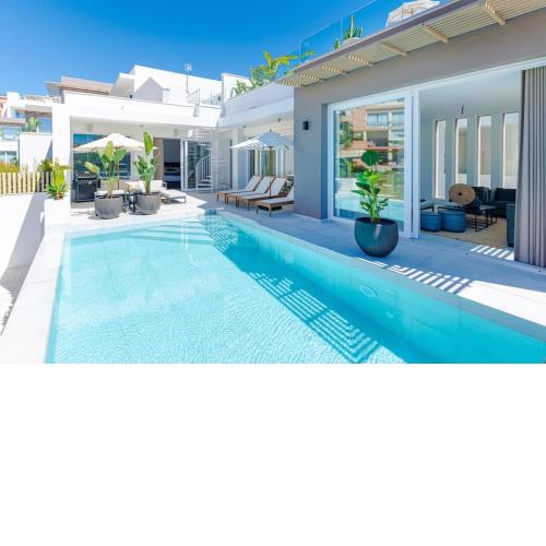 438897 - Modern Villa Heated Pool, Gym & Cinema