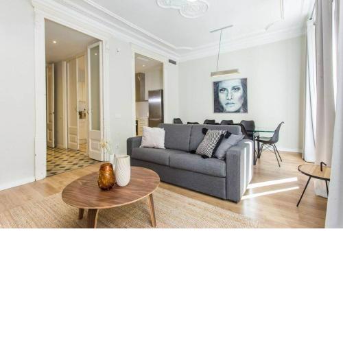 4bedroom apart with balcony in Las Ramblas 1 1