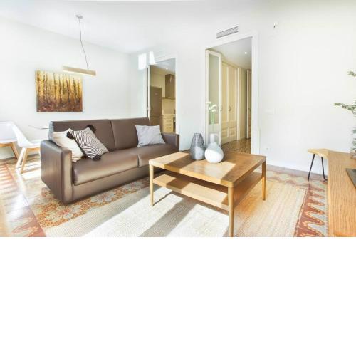 4bedroom apart with balcony in Las Ramblas 3-2