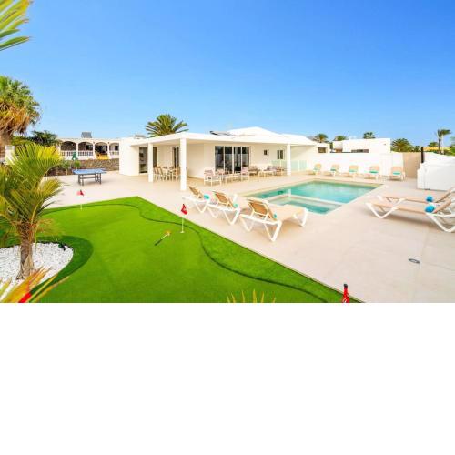 5 Bed Villa Sadie with Golf & Pool - By Apricus Holidays