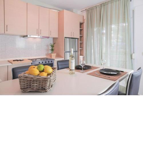 5 min from Papageorgiou Free Indoor Parking