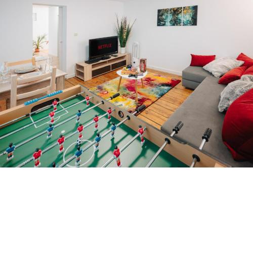 5 min to CityCenter - HOUSE & GARDEN - Netflix, Playstation & WiFi