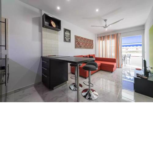 5 min walk from Yumbo 208