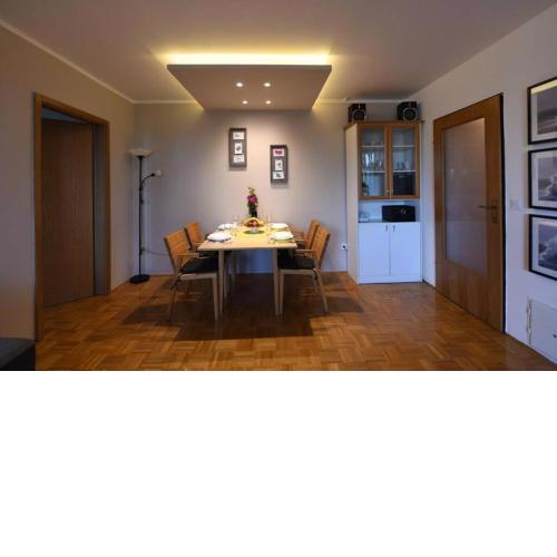 ➤ 5 min. walk to beach, Queen bed+sofa, AC, Garage