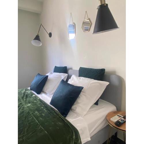5 Rooms Athens