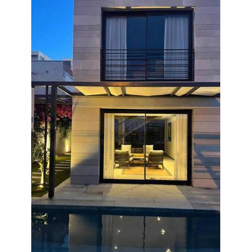5 Sleeps, Private Pool Villa in Central Location - AWZ 237