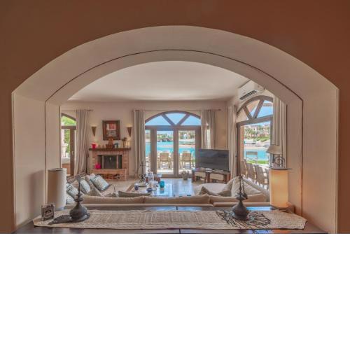 5BR Family Villa in Nubia, El Gouna. Lagoon access