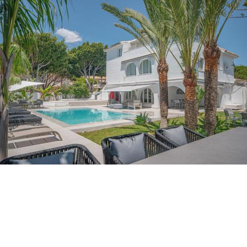 6 bedroom villa, with heated pool and sea views, next to the beach of Costabella