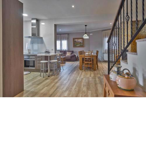 6 bedrooms house with city view enclosed garden and wifi at San Bartolome de Pinares