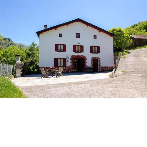 6 bedrooms house with furnished terrace and wifi at Valcarlos