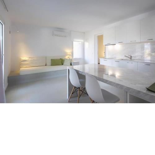 67sq meters modern apartment with a swimming pool and sea view in Koundouros