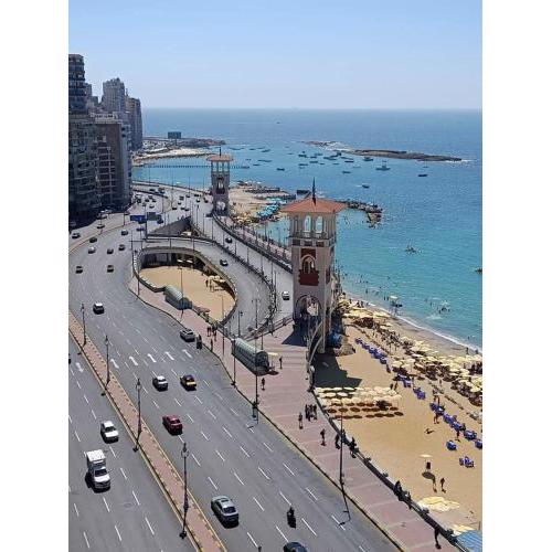 إطلالة ساحرة علي البحر/ ميامي الإسكندرية 7 شارع محمد بن سعد متفرع من ش 45 بحري