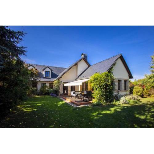 7 Bedroom Secluded Villa close to Prague