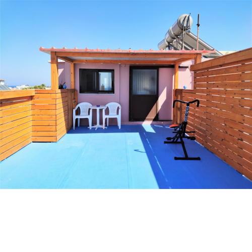 7. Luxurious sea view rooftop suite in the center!