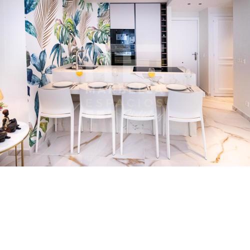 751, RENOVATED 2 Beedroom Apartment, Second line of the beach, Wifi, ParkingING