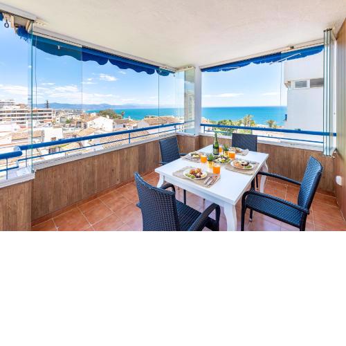 797 HOLIDAY RENTALS- Apartamento en Torremolinos para 7 con vistas al mar