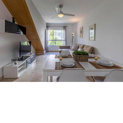 797 Holiday Rentals- Duplex for 7 Carihuela 1 min beach mas parking