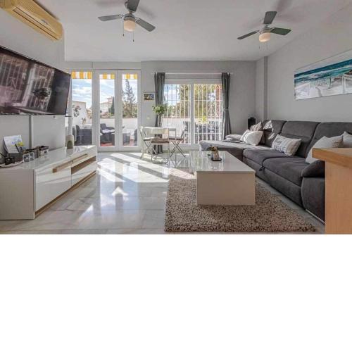 797Holidayrentals- Apartamento en Torremuelle con terraza y piscina
