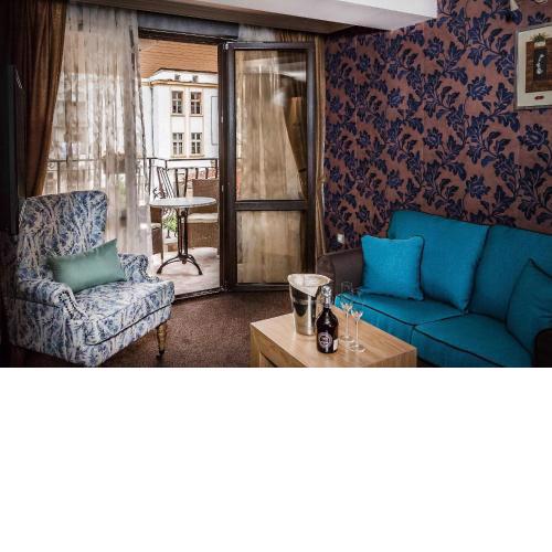 8 1/2 Art Guest House