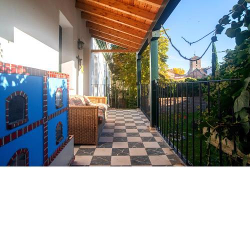 8 bedrooms house with enclosed garden and wifi at Sardon de Duero