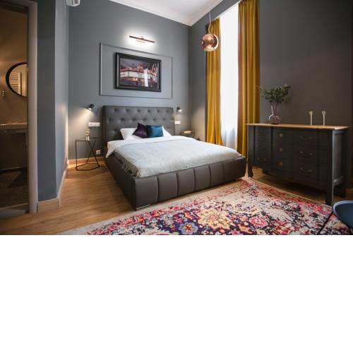 8 Suites