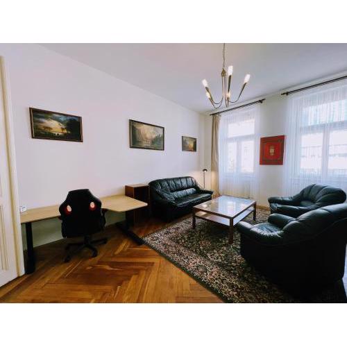 90s Retro Czech Flat / Beautiful Square / Metro