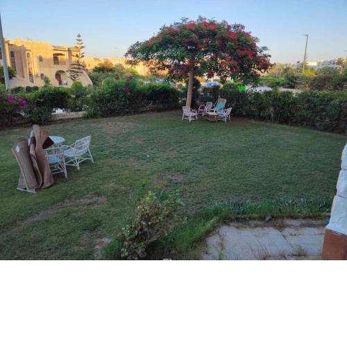 شاليه ارضي بجنينه بمارينا اربعه على الممشي