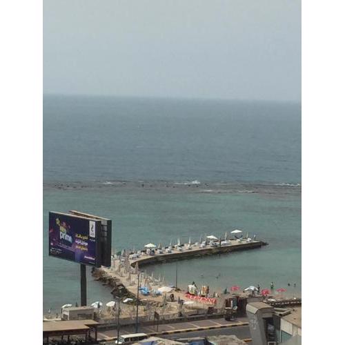 شقة راقية بجوار البحر تحيطها جميع الخدمات من أسواق ومجتمعات ترفيهية