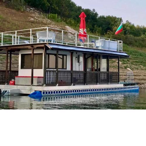 Плаваща къща язовир Жребчево
