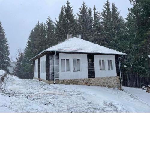ЛОВНА ХИЖА ЦАРЕВЕЦ