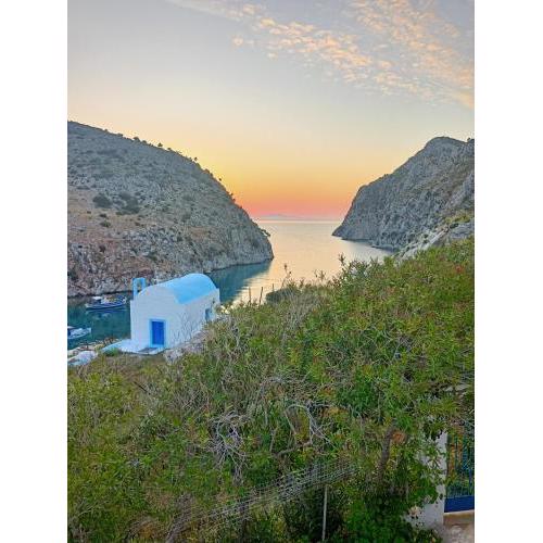 ΔΩΜΑΤΙΟ ΣΤΟ ΛΙΜΑΝΑΚΙ ΤΟΥ ΒΑΘΥ