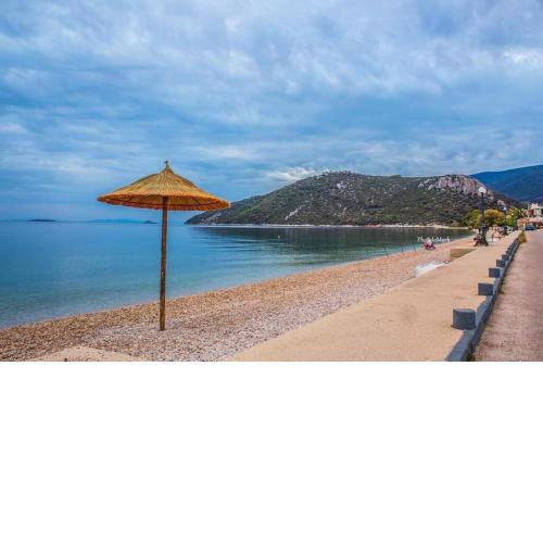 Διαμέρισμα με θέα στη θάλασσα στα Λουτρά Ωραίας Ελένης