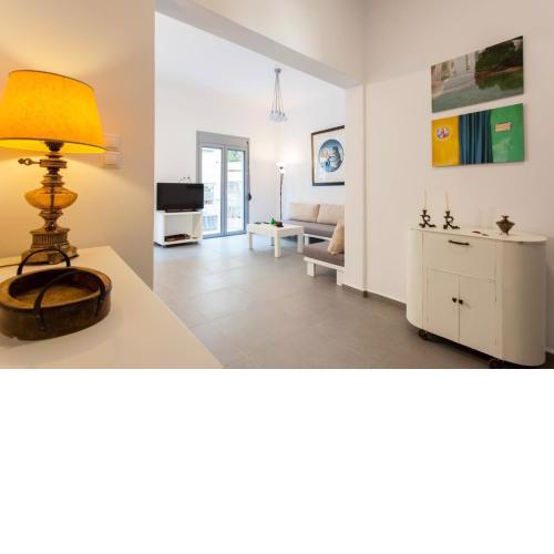 A Beautiful 5 bdr House near Acropolis