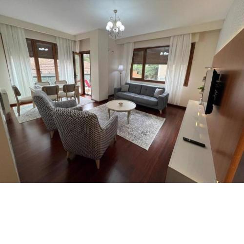 A Cozy Flat Near It All!