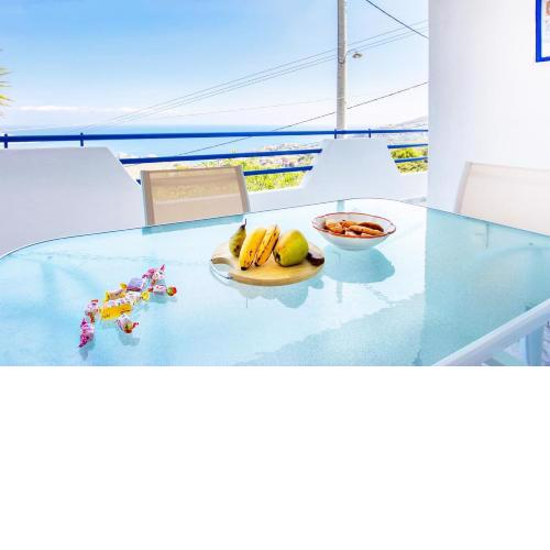 A gem next to the sea and close to the airport