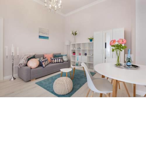 [?] A Lily-White Home with a Romantic Touch [?]